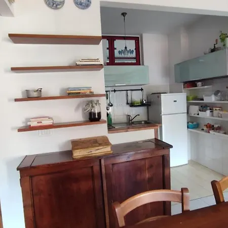 Luminoso Al Mare Daire Celle Ligure