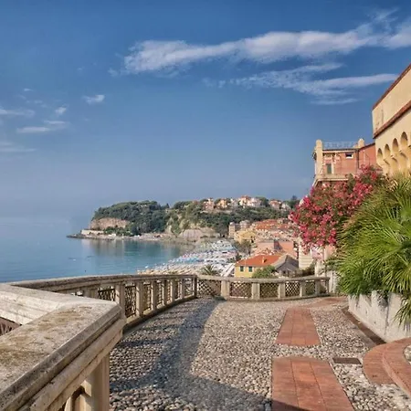 Luminoso Al Mare * Celle Ligure