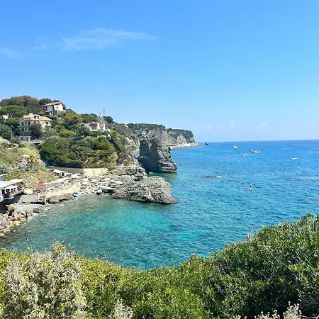 Luminoso Al Mare